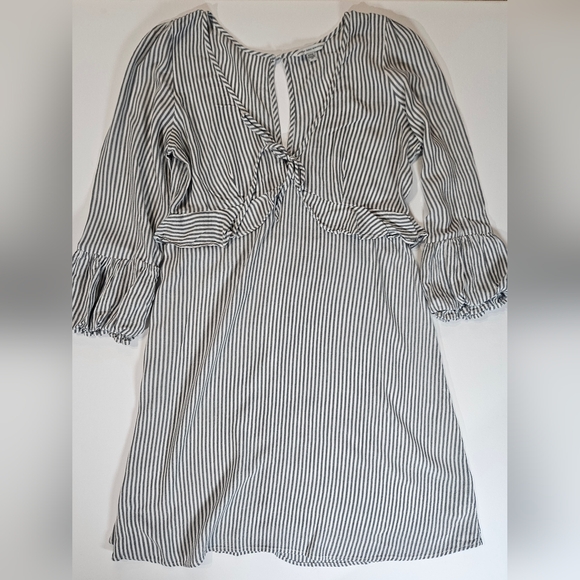 American Eagle Outfitters Dresses & Skirts - American Eagle Mini Dress Womens Dress Small Grey White Stripe 3/4 Ruffle‎ Cuff